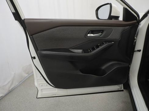 Used 2021 Nissan Rogue SV image 38