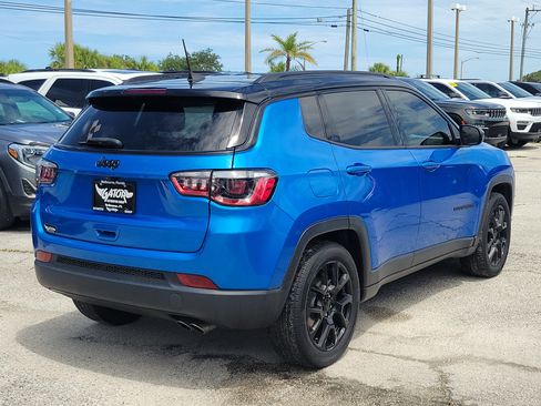 Used 2022 Jeep Compass Latitude FWD image 4