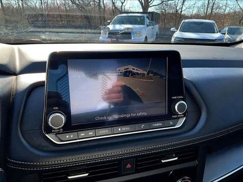 Certified 2024 Nissan Rogue SV image 19