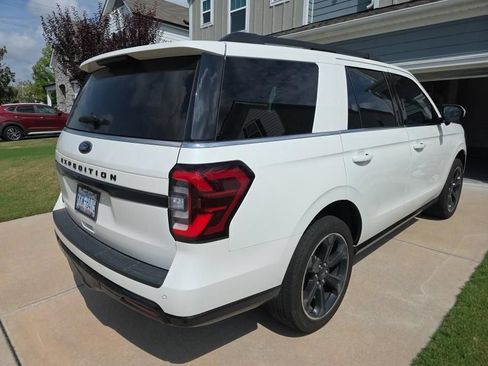 Used 2023 Ford Expedition Limited AWD/4WD image 4