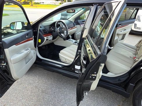 Used 2010 Subaru Outback 2.5i Limited AWD/4WD image 25