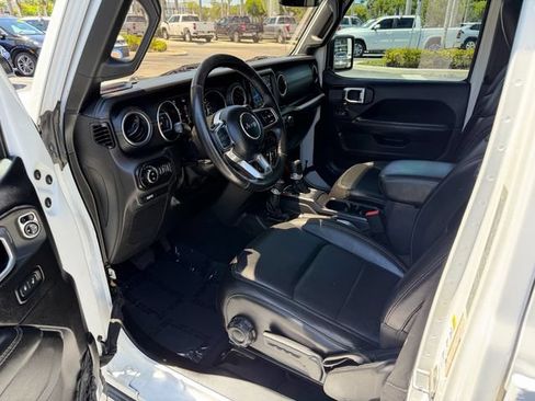 Used 2020 Jeep Gladiator Overland AWD/4WD image 11