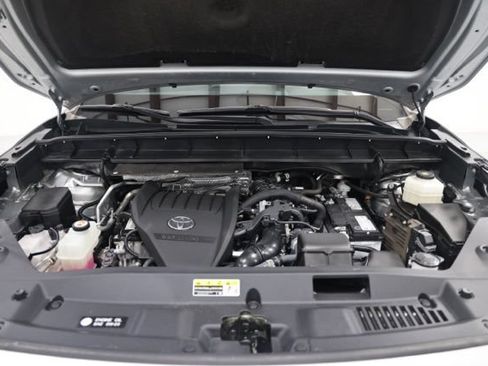 Used 2024 Toyota Highlander XSE FWD image 6