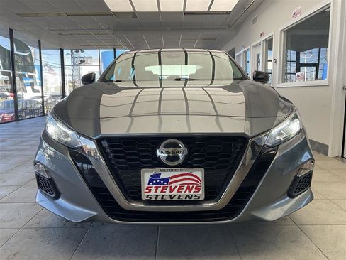 Used 2021 Nissan Altima 2.5 SR w/ SR Premium Package image 2