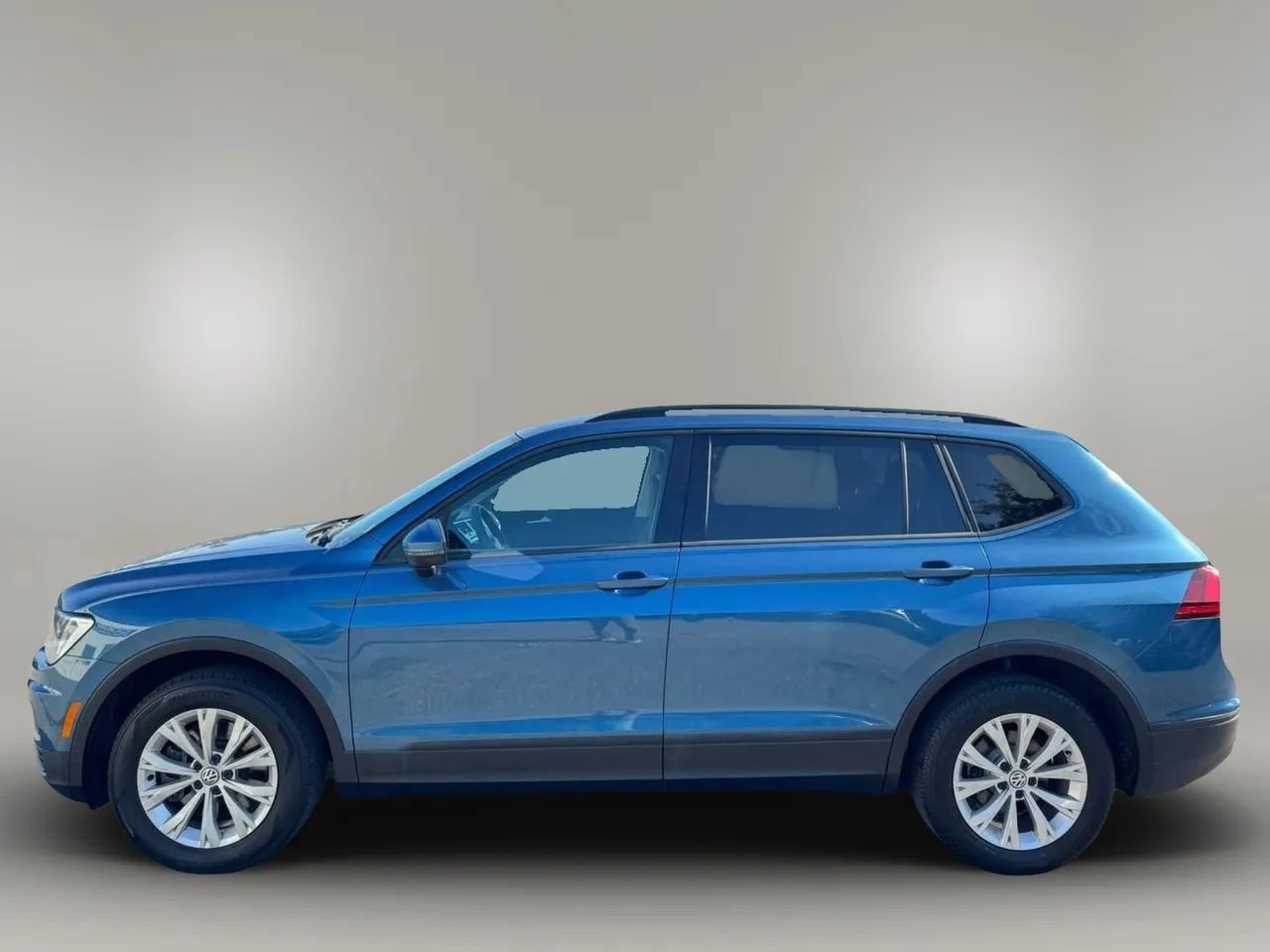 Used 2019 Volkswagen Tiguan S w/ Driver Assistance Package FWD image 5