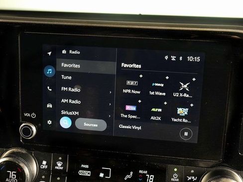 Used 2023 Toyota Highlander XLE image 19