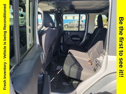 Used 2018 Jeep Wrangler Unlimited Sport S AWD/4WD image 24