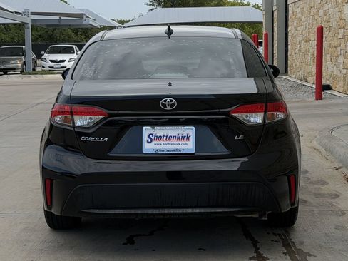 Used 2021 Toyota Corolla LE FWD image 5