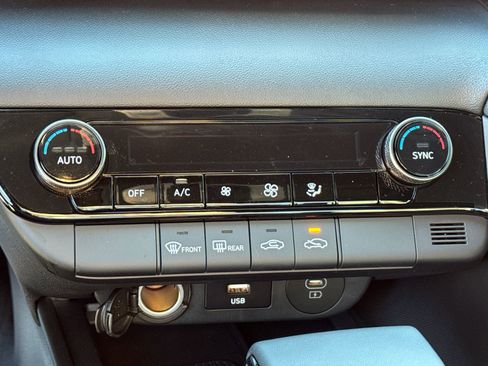 Certified 2025 Hyundai Elantra Sport image 31