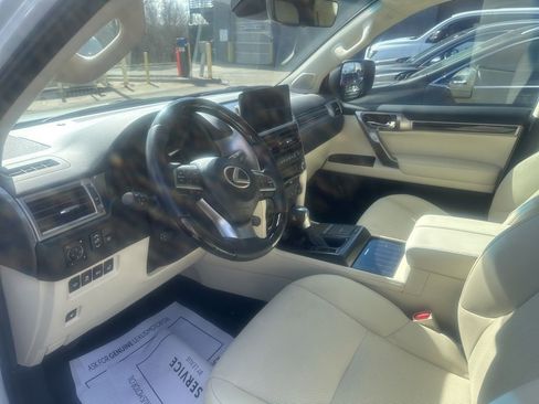 Used 2023 Lexus GX 460 Premium w/ Premium Package image 36