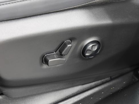 Used 2025 Chrysler Pacifica Select image 31