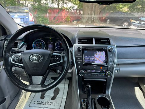 Used 2016 Toyota Camry XLE w/ Moonroof Package FWD image 15