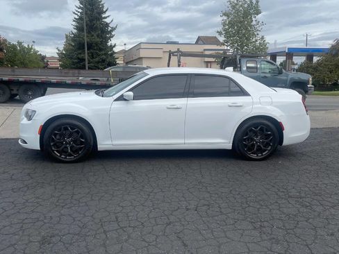 Used 2019 Chrysler 300 S image 3