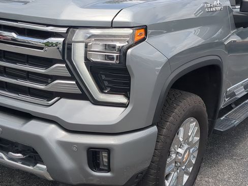 Used 2024 Chevrolet Silverado 2500 High Country w/ Technology Package AWD/4WD image 11