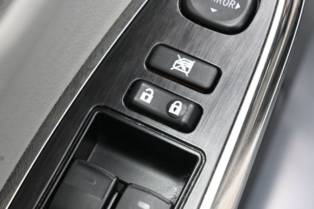 Used 2013 Toyota Avalon Limited FWD image 6