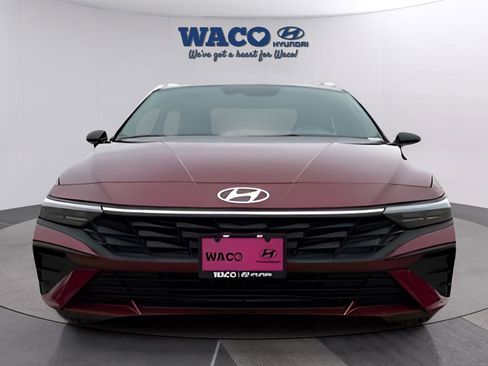 Used 2025 Hyundai Elantra Sport image 2