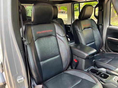 Used 2018 Jeep Wrangler Unlimited Rubicon AWD/4WD image 37