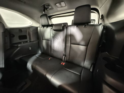 Used 2024 Toyota Highlander LE image 25