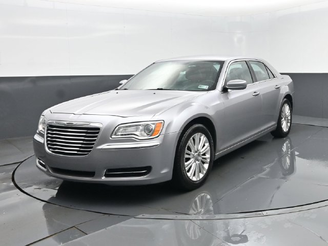 Used 2014 Chrysler 300 AWD image 2