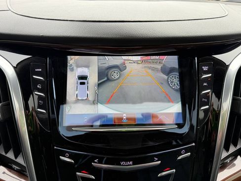 Used 2020 Cadillac Escalade ESV Luxury AWD/4WD image 15