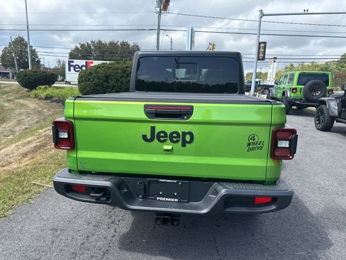 New 2025 Jeep Gladiator Sport image 11