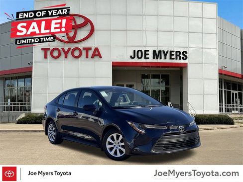 Used 2025 Toyota Corolla LE image 2