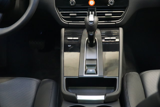 Certified 2026 Porsche Macan AWD/4WD image 20