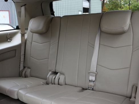 Used 2015 Cadillac Escalade Luxury image 20