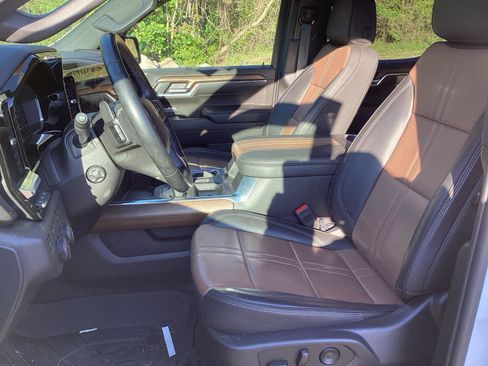 Used 2023 Chevrolet Silverado 1500 High Country w/ High Country Premium Package image 6