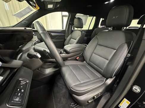 Certified 2025 Buick Enclave Sport Touring image 28