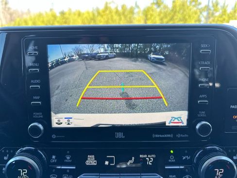 Used 2021 Toyota Highlander Limited image 10