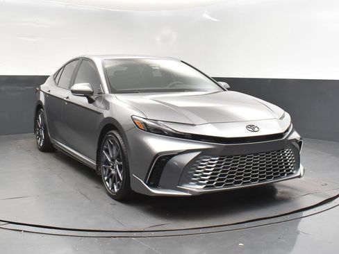 Used 2025 Toyota Camry XSE image 9