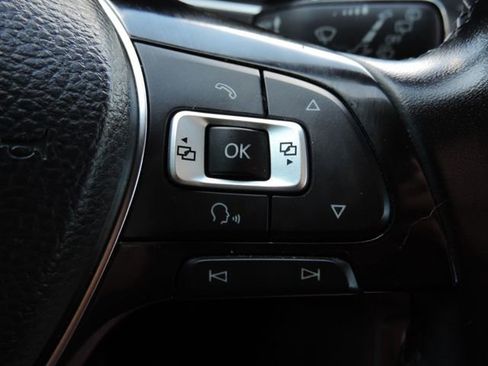 Used 2018 Volkswagen Tiguan SEL Premium FWD image 34