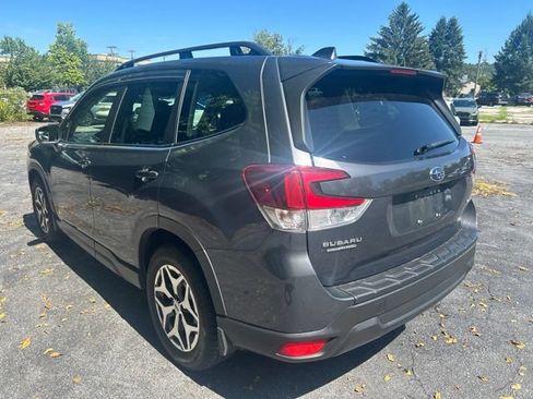 Used 2022 Subaru Forester Premium AWD/4WD image 6