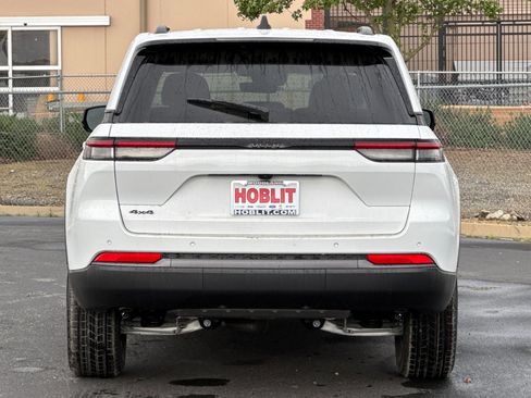 New 2026 Jeep Grand Cherokee Altitude image 4