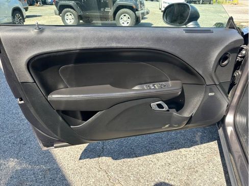Used 2018 Dodge Challenger SXT Plus RWD image 9
