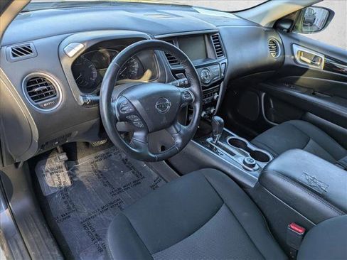 Used 2019 Nissan Pathfinder SV image 14
