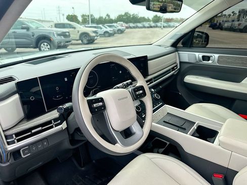 Used 2025 Hyundai Santa Fe Calligraphy AWD/4WD image 10
