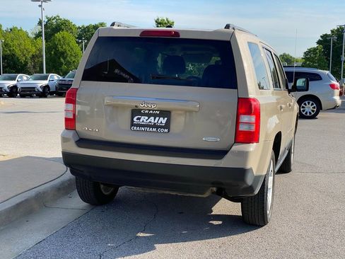Used 2016 Jeep Patriot Latitude AWD/4WD image 8