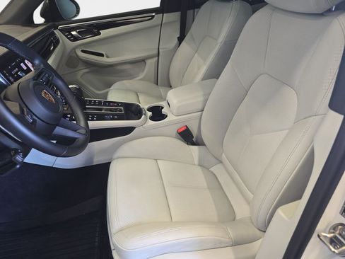 Used 2024 Porsche Macan Turbo AWD/4WD image 18
