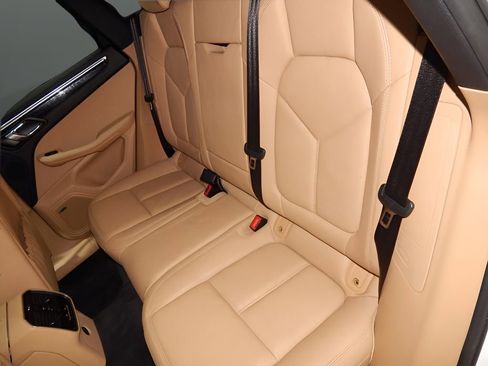 Used 2018 Porsche Macan AWD/4WD image 17