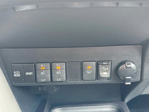 Used 2018 Toyota RAV4 Adventure image 35