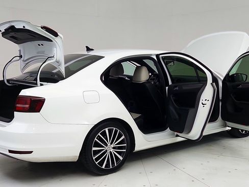 Used 2016 Volkswagen Jetta Sport FWD image 12
