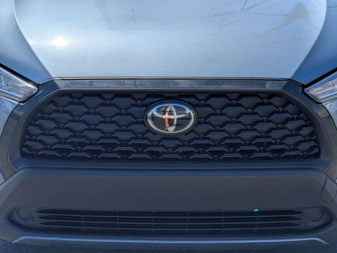 Used 2023 Toyota Corolla Cross LE AWD/4WD image 10