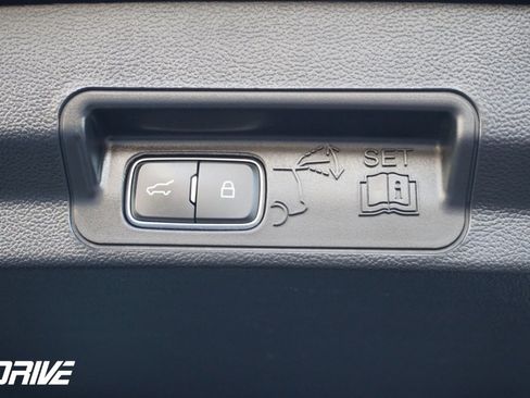 Used 2023 Ford Explorer Limited image 39