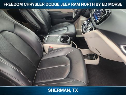 Used 2023 Chrysler Pacifica Touring-L FWD image 9