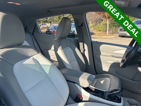 Used 2019 Chevrolet Bolt Premier w/ Infotainment Package image 12