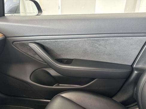 Used 2018 Tesla Model 3 Long Range RWD image 22