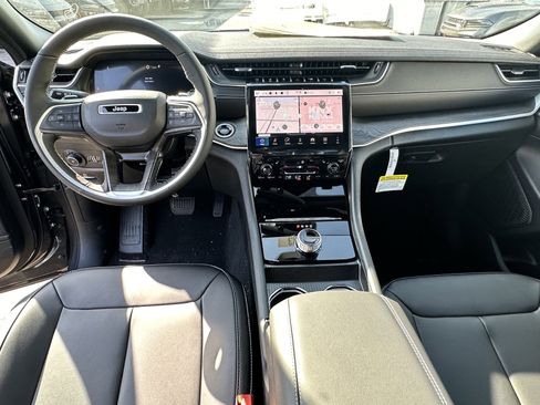 New 2024 Jeep Grand Cherokee Limited w/ Black Appearance Package image 29