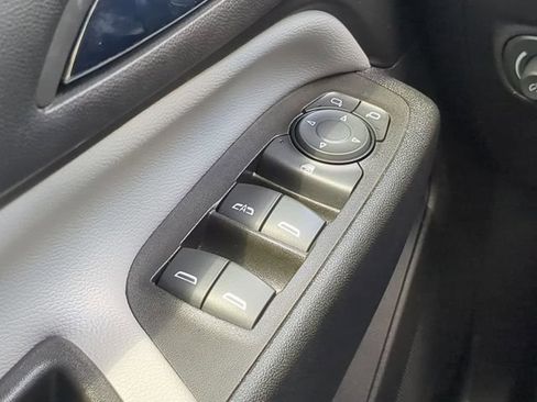 Used 2023 Chevrolet Equinox LS FWD image 26